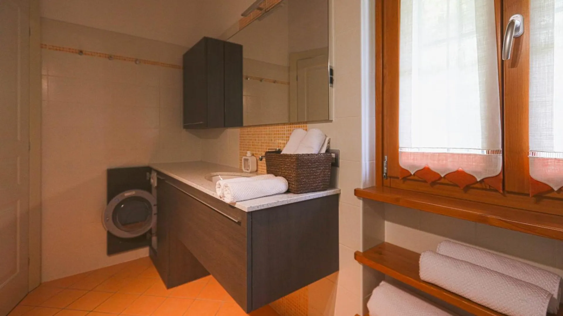 Serenity House 梅纳焦