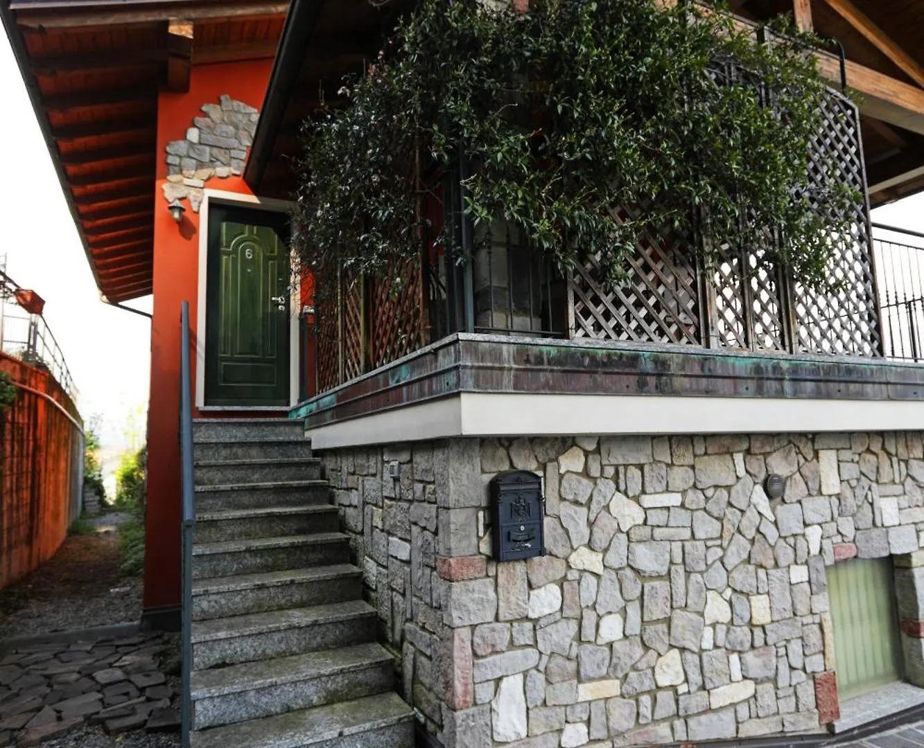 Serenity House 梅纳焦 公寓